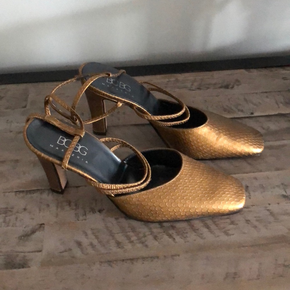 NWOB Vintage BCBG Bronze Heels